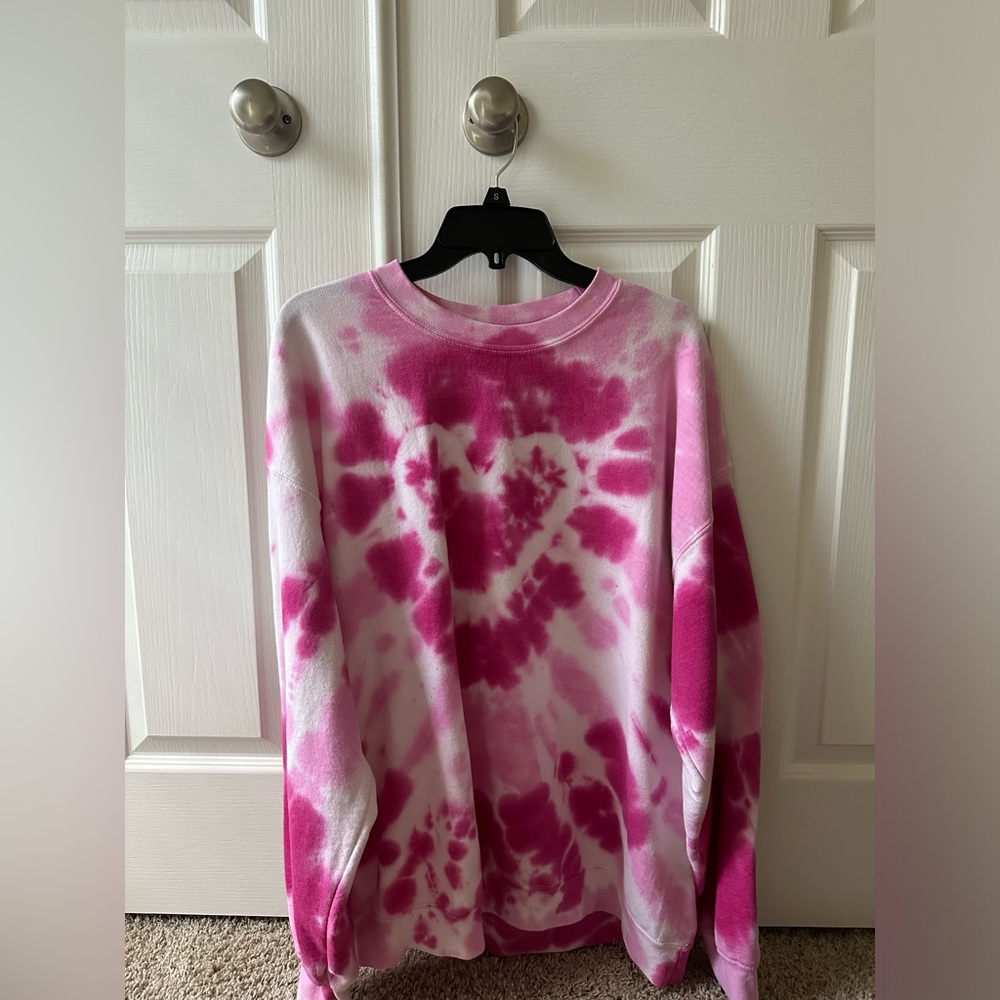 Urban Renewal Remade Heart Tie-Dye Crewneck Sweatshirt